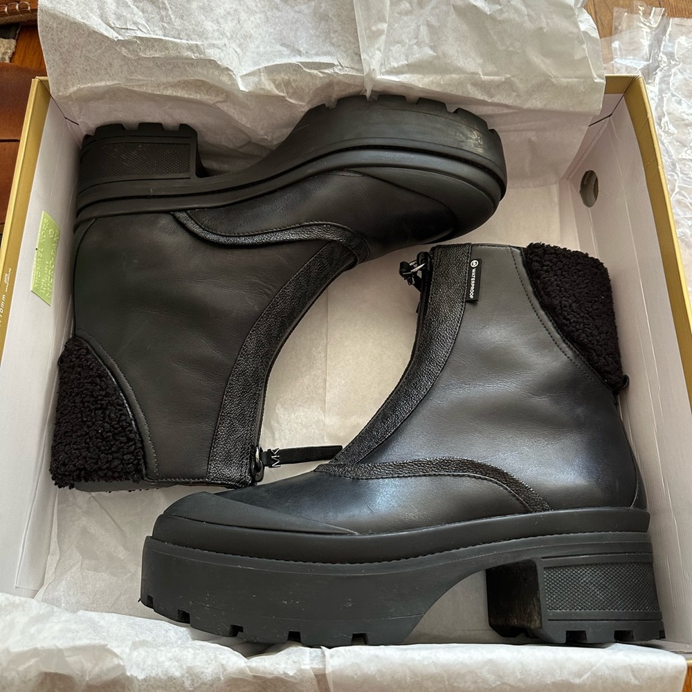 MICHAEL MICHAEL KORS Waterproof Zipper Detailed Leather Boots